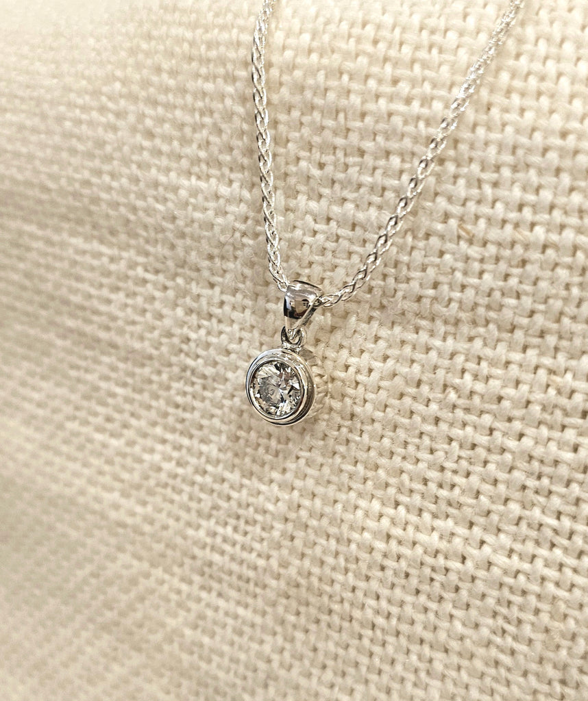 Ashes Pendant - The Diamond Solitaire