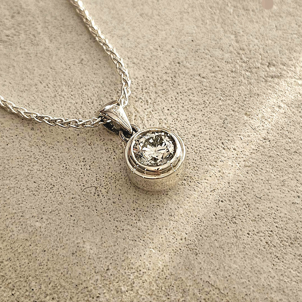 Ashes Pendant - The Diamond Solitaire